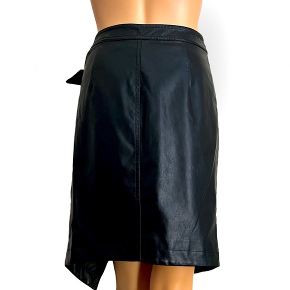 Divine H&M Split High Buckle Detail PU Leather Skirt - Picture 10 of 11
